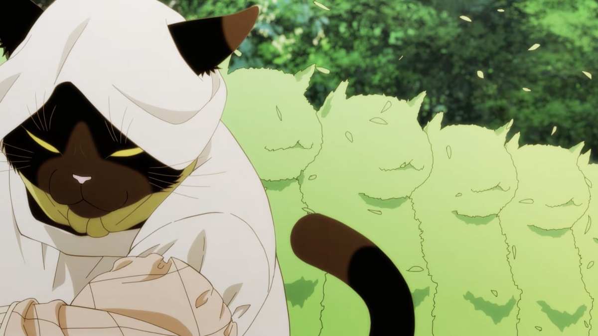 Cena do anime de O Gato Prendado está Deprimido Hoje de Novo, mostrando o gato gigante Yukichi podando plantas