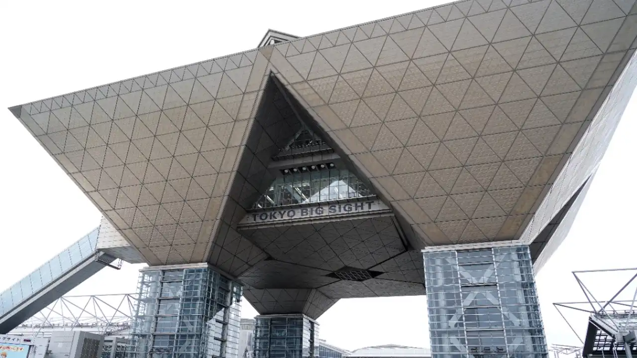 Movimento no segundo dia da Comiket 108, no Tokyo Big Sight