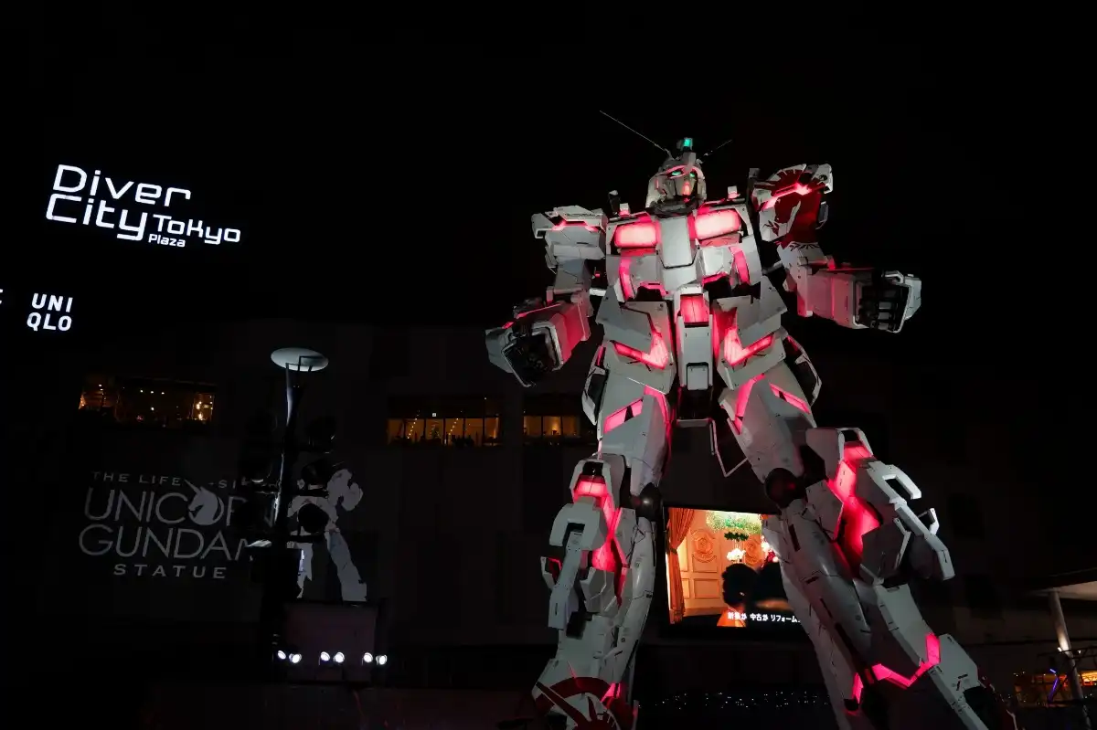 Cerimônia final da estátua do Unicorn Gundam em Odaiba