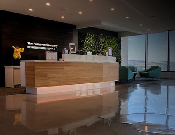 Fachada do escritório da The Pokémon Company International em Bellevue, Washington