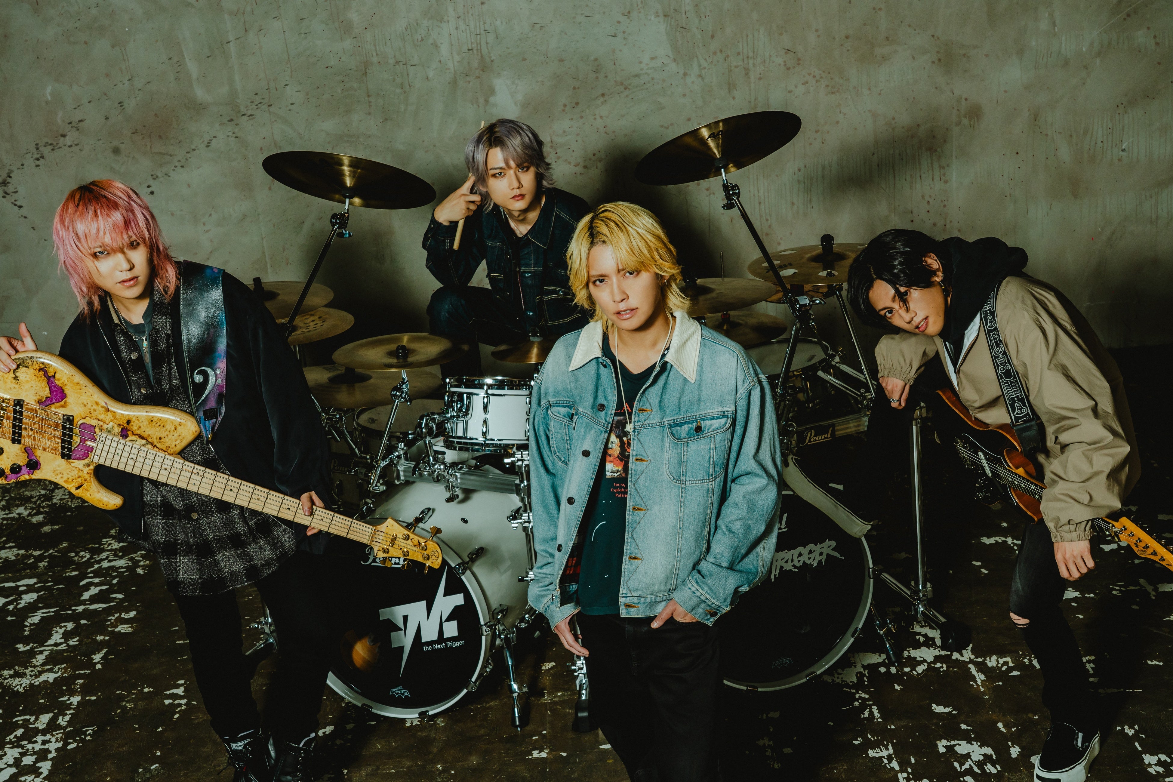 Foto oficial da banda de rock T.N.T com o vocalista Yuya Tegoshi